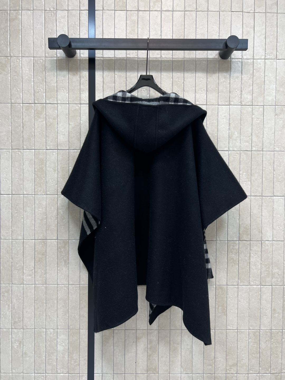 BUR家 25秋冬新款 连帽羊绒斗篷披肩 100%山羊绒 柔软亲肤 秋冬穿超舒服！经典格纹+马术骑士徽标