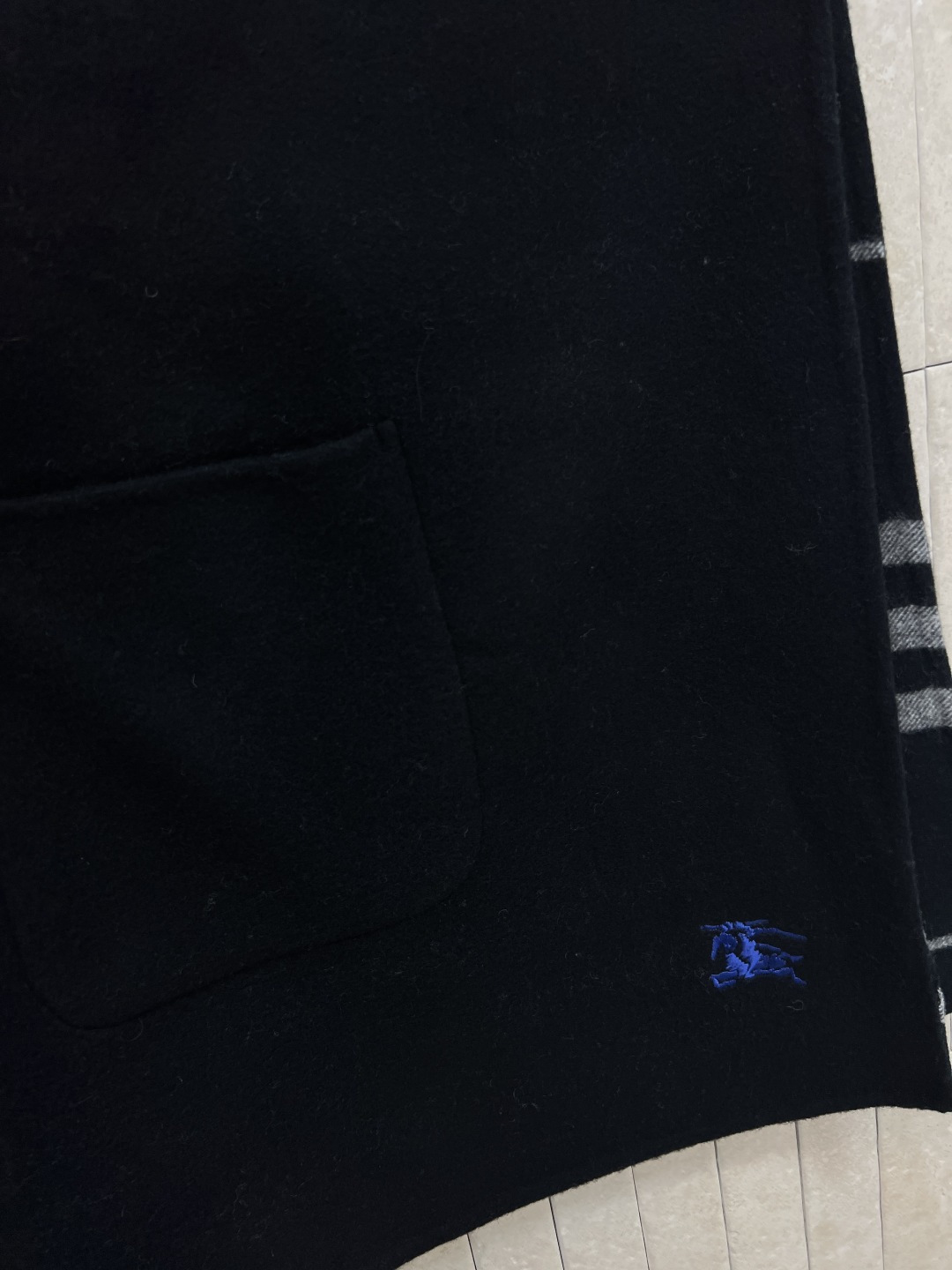 BUR家 25秋冬新款 连帽羊绒斗篷披肩 100%山羊绒 柔软亲肤 秋冬穿超舒服！经典格纹+马术骑士徽标