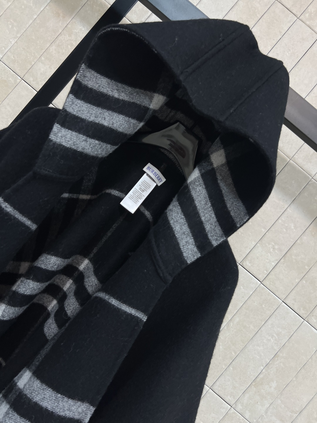 BUR家 25秋冬新款 连帽羊绒斗篷披肩 100%山羊绒 柔软亲肤 秋冬穿超舒服！经典格纹+马术骑士徽标