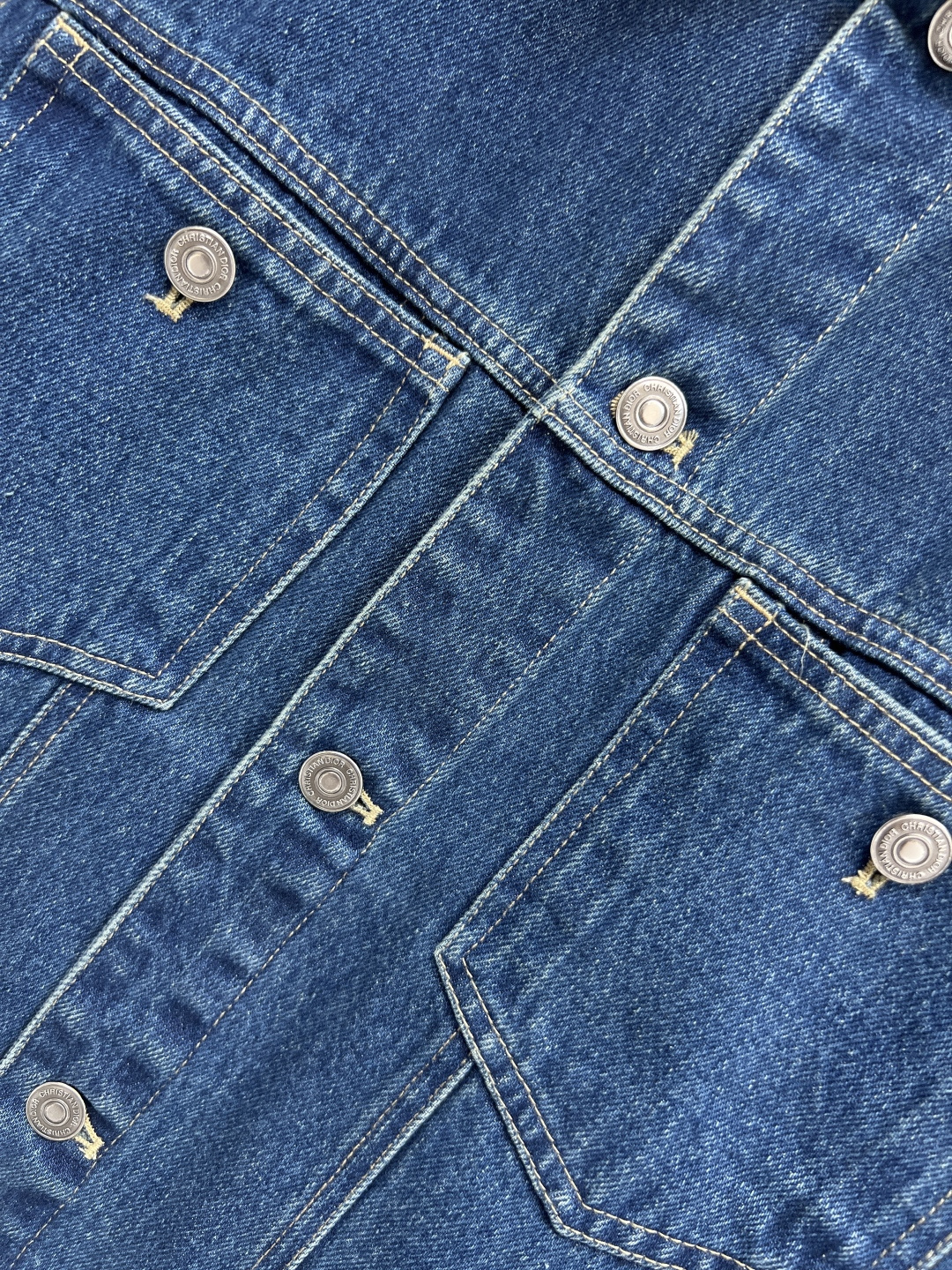 D家 25秋冬新款 羊羔毛领牛仔外套 可拆卸羊羔毛双领设计 保暖又俏皮 定制进口纯棉牛仔面料柔软透气 袖