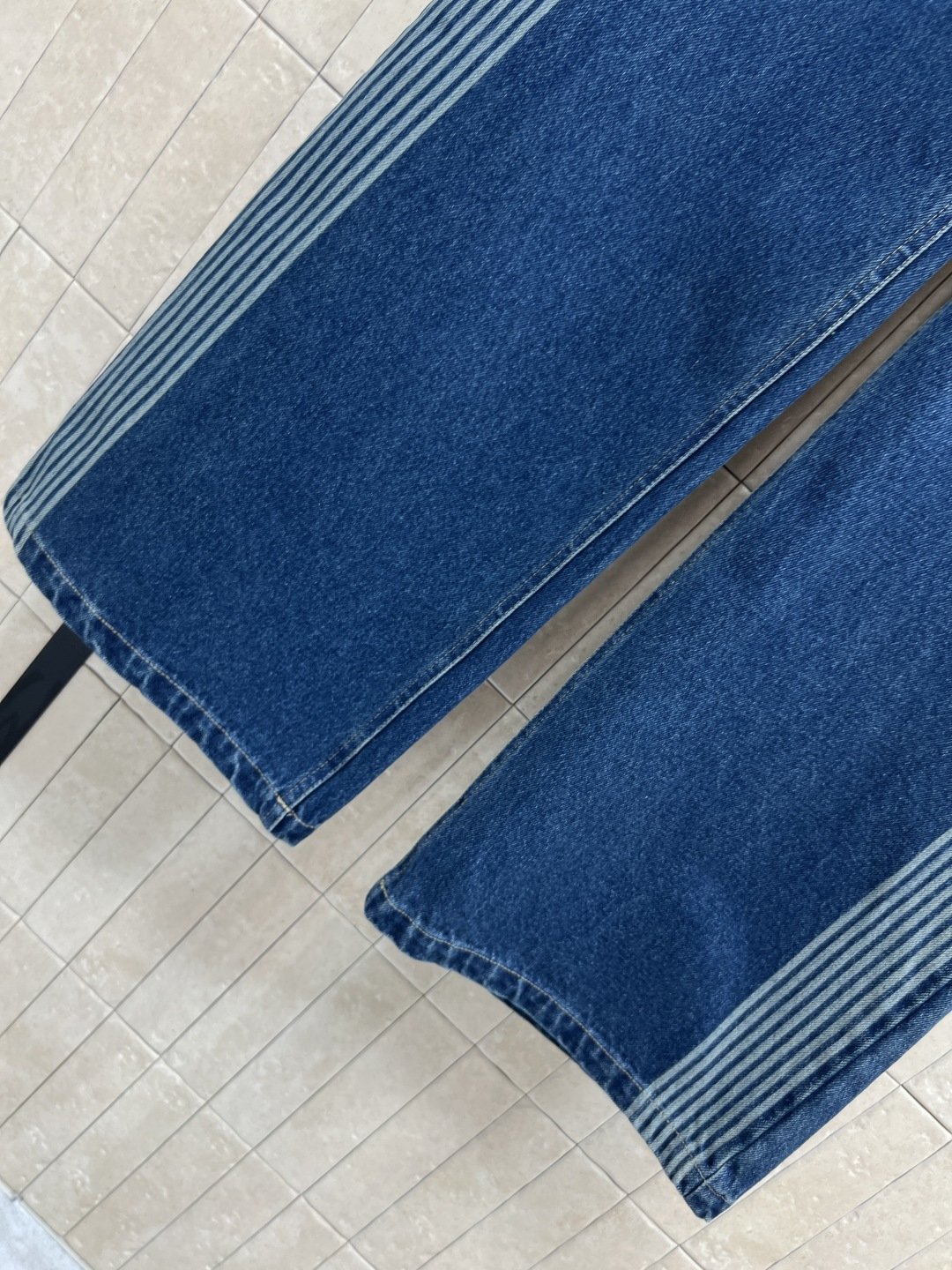 D家 25秋冬新款 D字母提花织带牛仔阔腿裤 定制YB进口纯牛仔面料 柔软透气 酵素水洗工艺带来复古质感