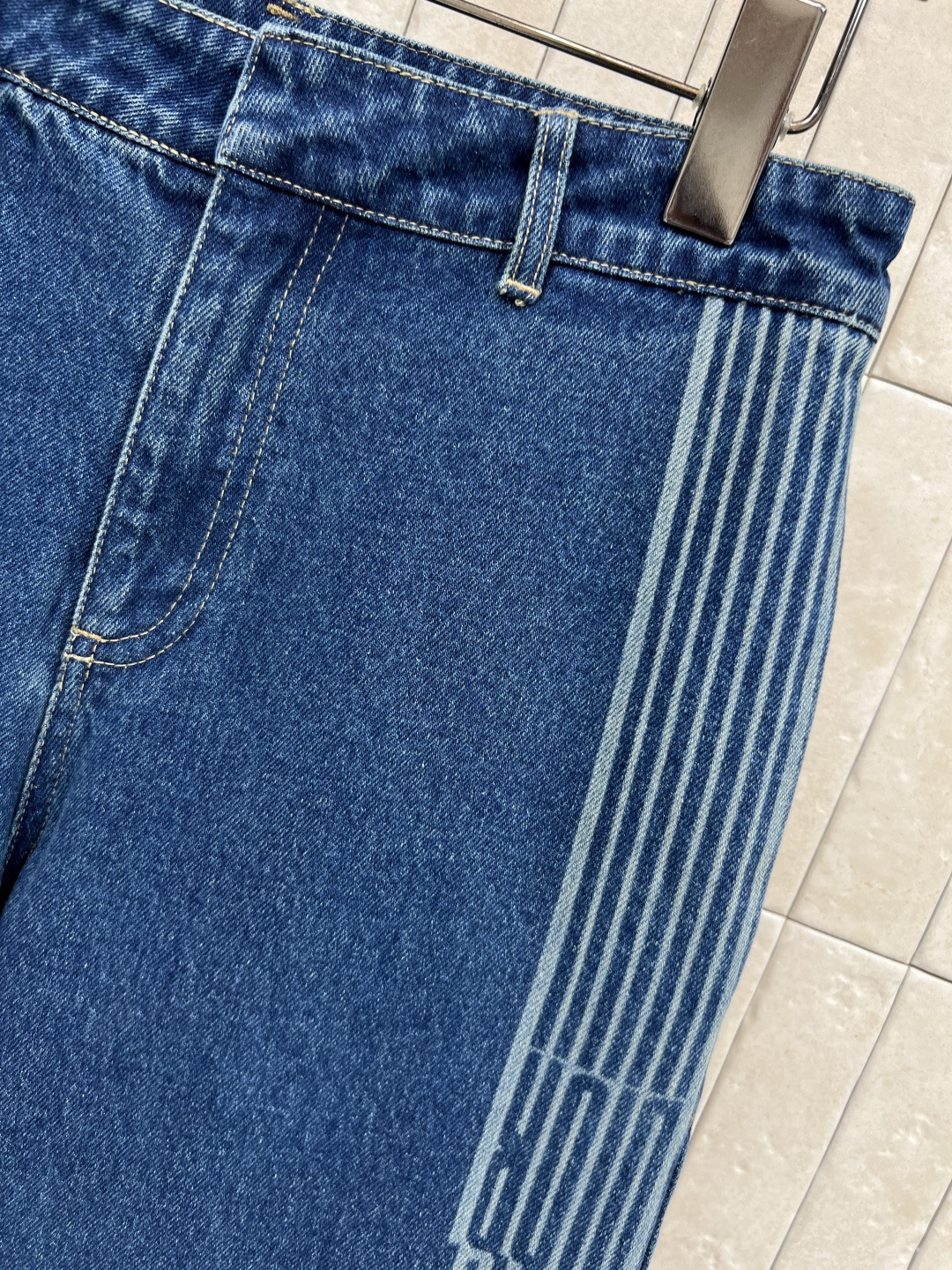 D家 25秋冬新款 D字母提花织带牛仔阔腿裤 定制YB进口纯牛仔面料 柔软透气 酵素水洗工艺带来复古质感