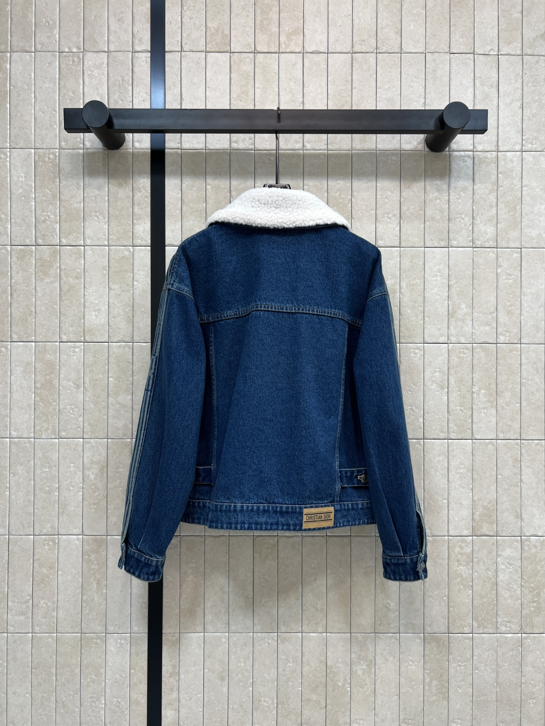 D家 25秋冬新款 羊羔毛领牛仔外套 可拆卸羊羔毛双领设计 保暖又俏皮 定制进口纯棉牛仔面料柔软透气 袖