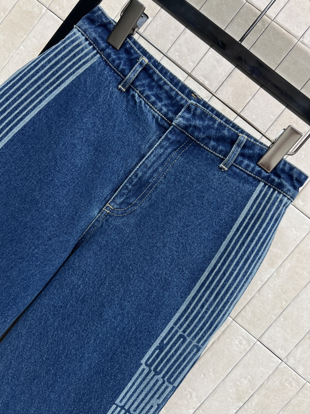 D家 25秋冬新款 D字母提花织带牛仔阔腿裤 定制YB进口纯牛仔面料 柔软透气 酵素水洗工艺带来复古质感