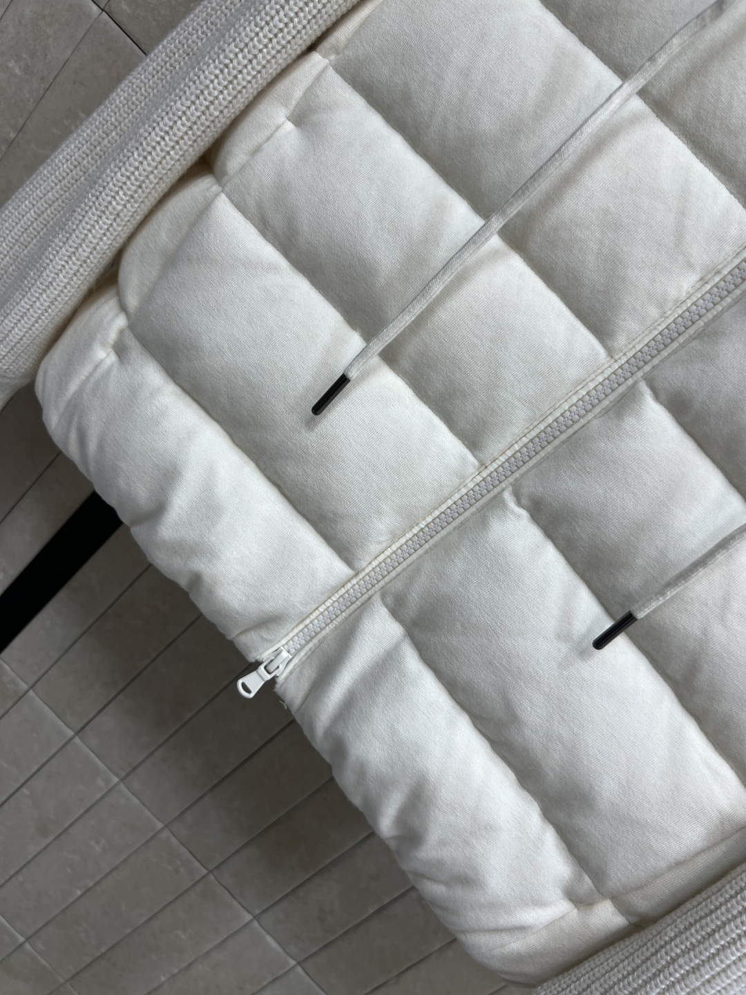 BC家 25秋冬新款 连帽针织袖羽绒服 采用羊毛、羊绒、桑蚕丝混纺针织袖设计 奢华又实用 国标90白鹅绒