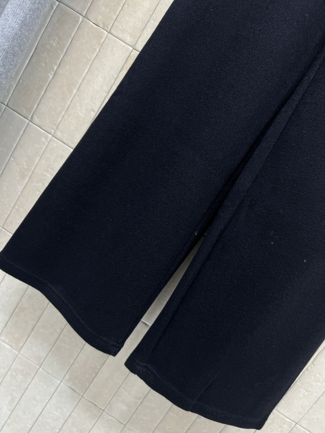 MIu家 25秋冬新款 高腰抽绳阔腿卫裤 柔软卫裤面料 亲肤又舒适 宽松直筒版型+抽绳松紧腰 修饰腰线超