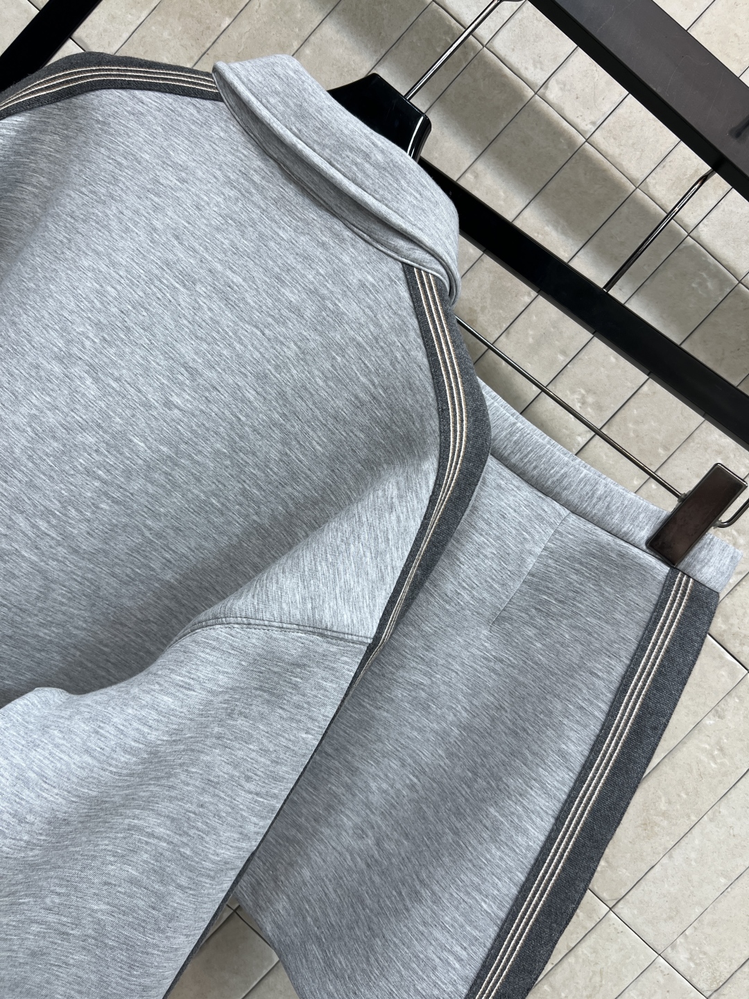 MIu家 25秋冬新款 休闲套装 翻领拉链外套+高腰短裙 一套上身时髦有型 经典的休闲版型 显瘦又精神利