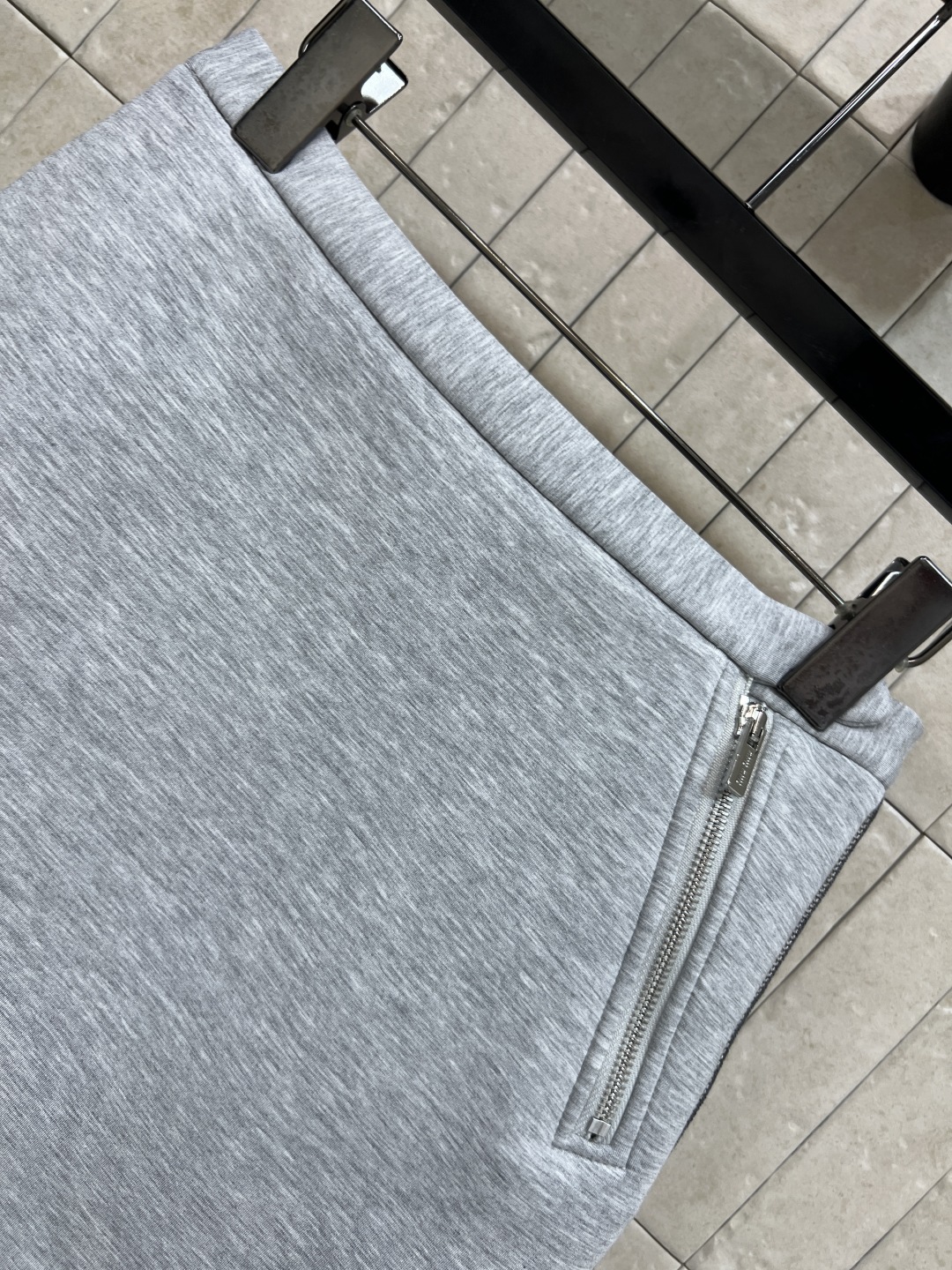 MIu家 25秋冬新款 休闲套装 翻领拉链外套+高腰短裙 一套上身时髦有型 经典的休闲版型 显瘦又精神利