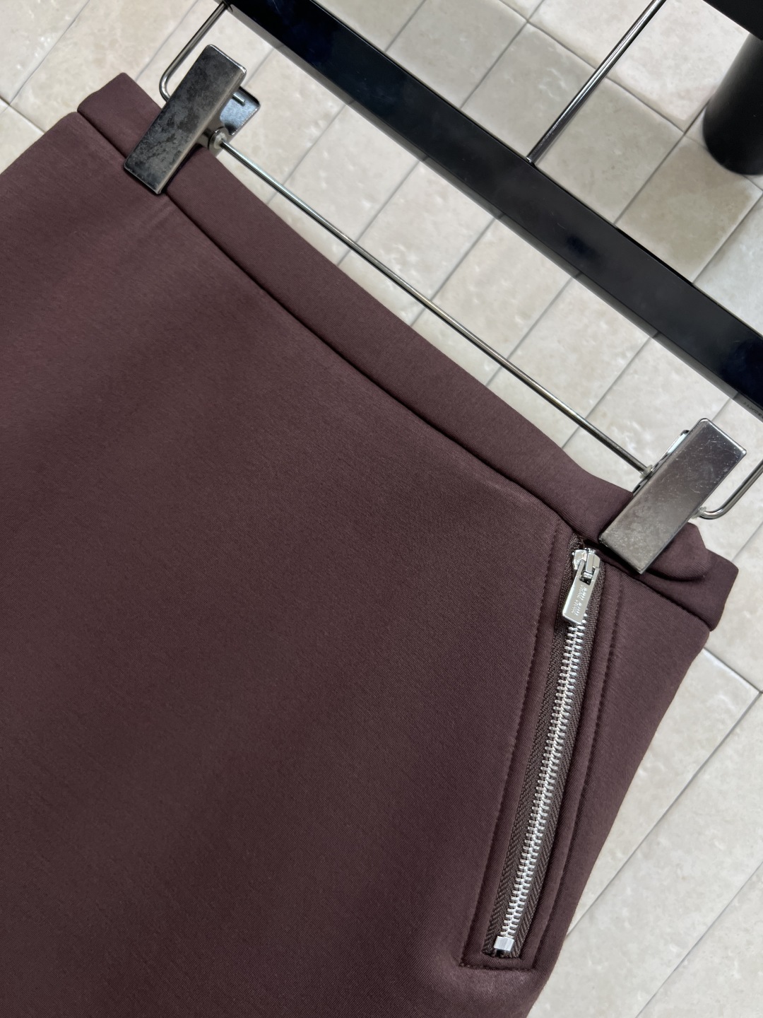 MIu家 25秋冬新款 休闲套装 翻领拉链外套+高腰短裙 一套上身时髦有型 经典的休闲版型 显瘦又精神利