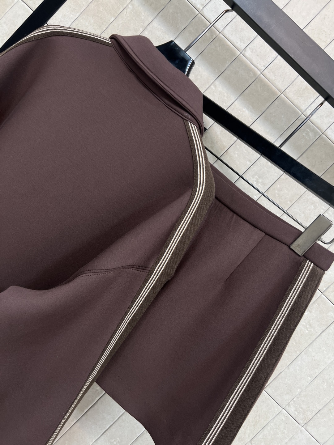 MIu家 25秋冬新款 休闲套装 翻领拉链外套+高腰短裙 一套上身时髦有型 经典的休闲版型 显瘦又精神利