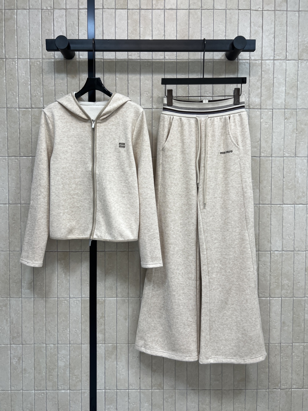 MIu家 25秋冬新款 休闲懒人套装 日常休闲都好看 连帽拉链卫衣+阔腿裤 柔软棉质面料 穿着舒适又透气