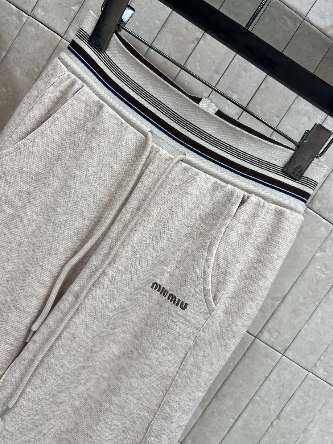 MIu家 25秋冬新款 休闲懒人套装 日常休闲都好看 连帽拉链卫衣+阔腿裤 柔软棉质面料 穿着舒适又透气