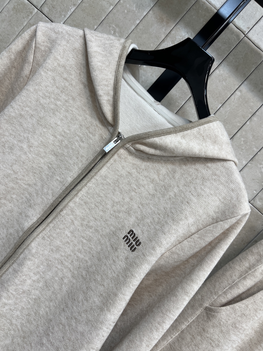 MIu家 25秋冬新款 休闲懒人套装 日常休闲都好看 连帽拉链卫衣+阔腿裤 柔软棉质面料 穿着舒适又透气