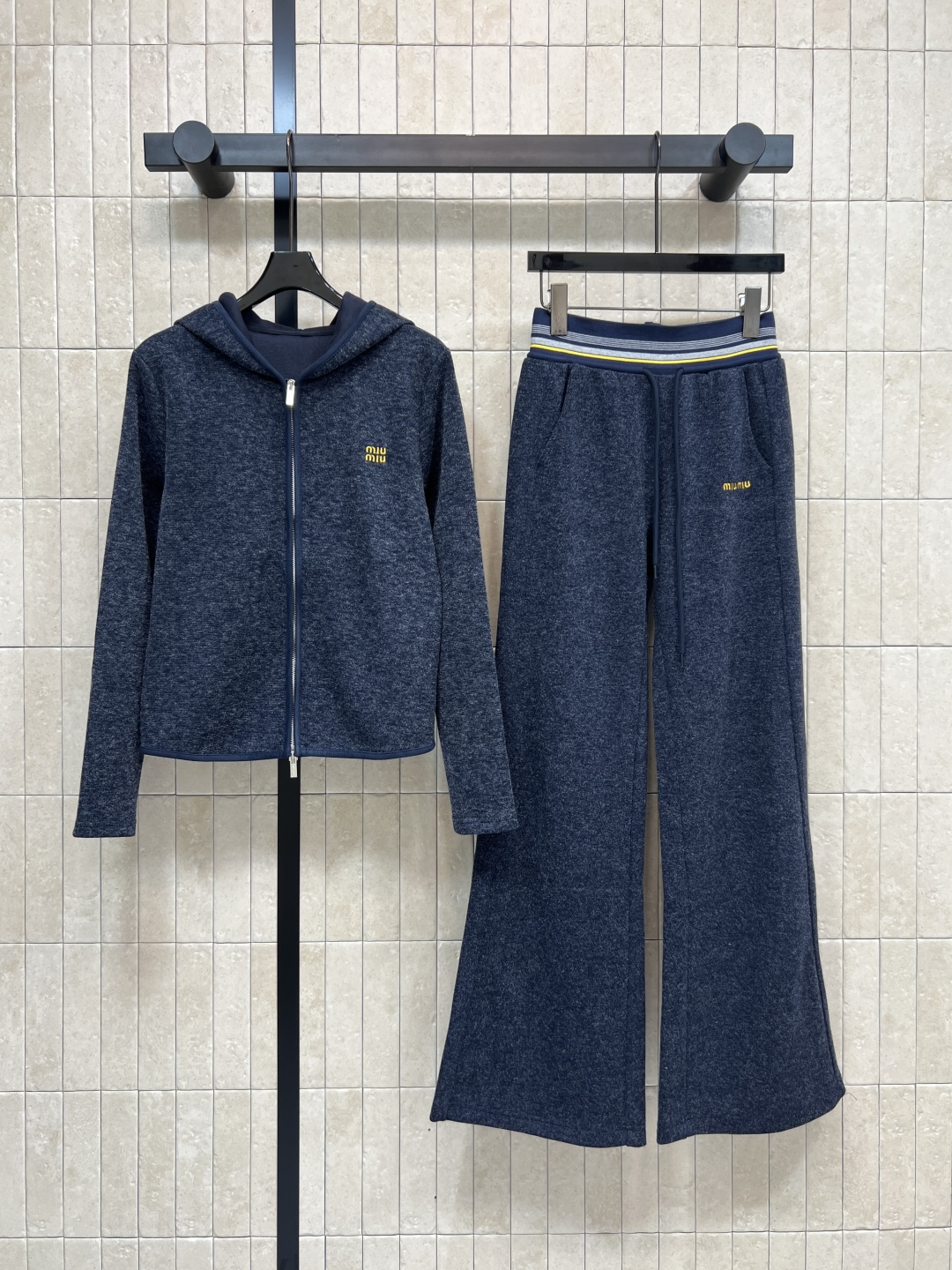 MIu家 25秋冬新款 休闲懒人套装 日常休闲都好看 连帽拉链卫衣+阔腿裤 柔软棉质面料 穿着舒适又透气