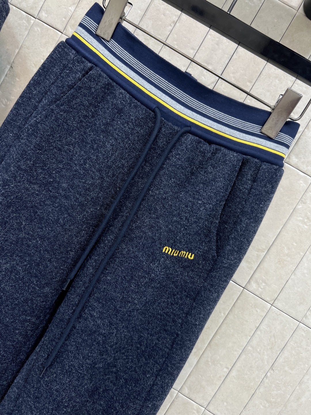 MIu家 25秋冬新款 休闲懒人套装 日常休闲都好看 连帽拉链卫衣+阔腿裤 柔软棉质面料 穿着舒适又透气