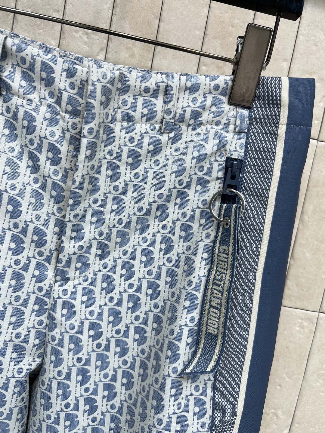 D家 25秋冬新款 D字母提花直筒夹棉裤 冬季也可以造型感满满的 经典蓝白老花提花面料 两侧“CHRIS