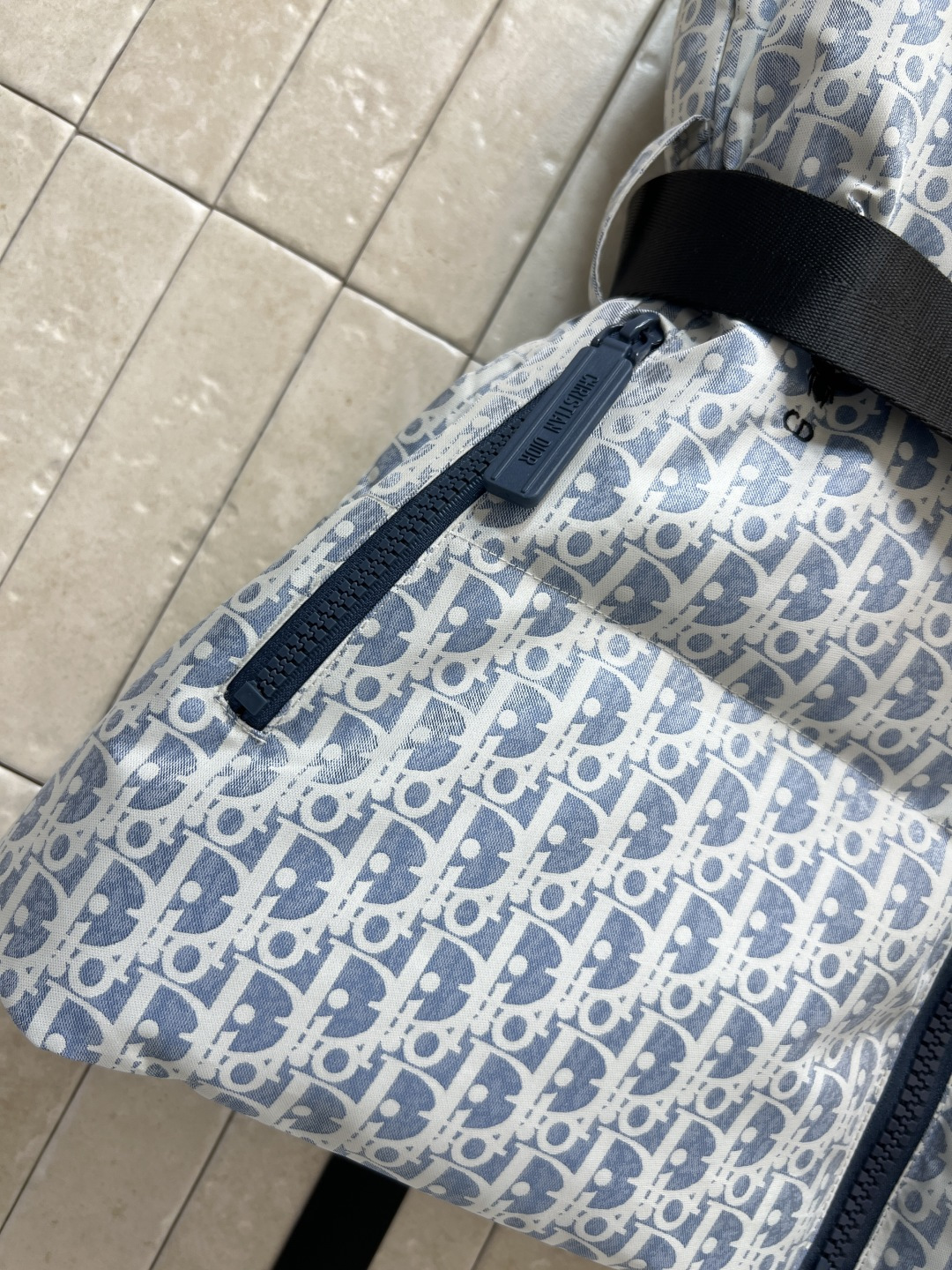 D家 25秋冬新款 D字母提花羽绒立领马甲 经典老花提花面料+小蜜蜂刺绣 品牌感满满！国标90羽绒填充 