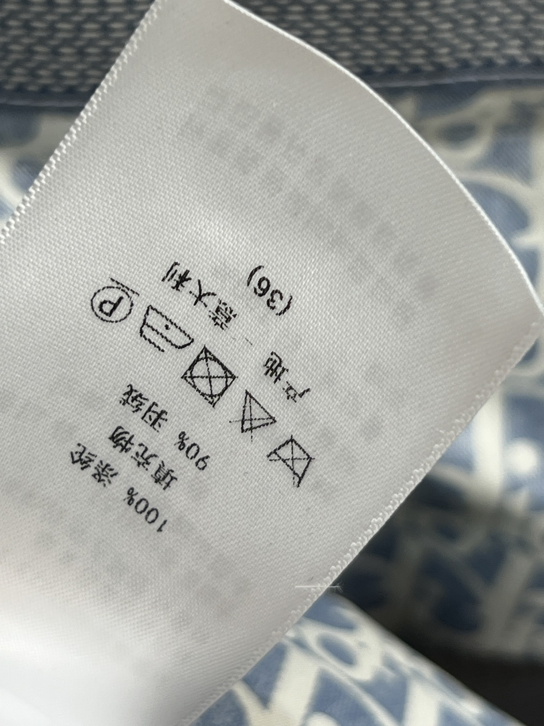 D家 25秋冬新款 D字母提花羽绒立领马甲 经典老花提花面料+小蜜蜂刺绣 品牌感满满！国标90羽绒填充 