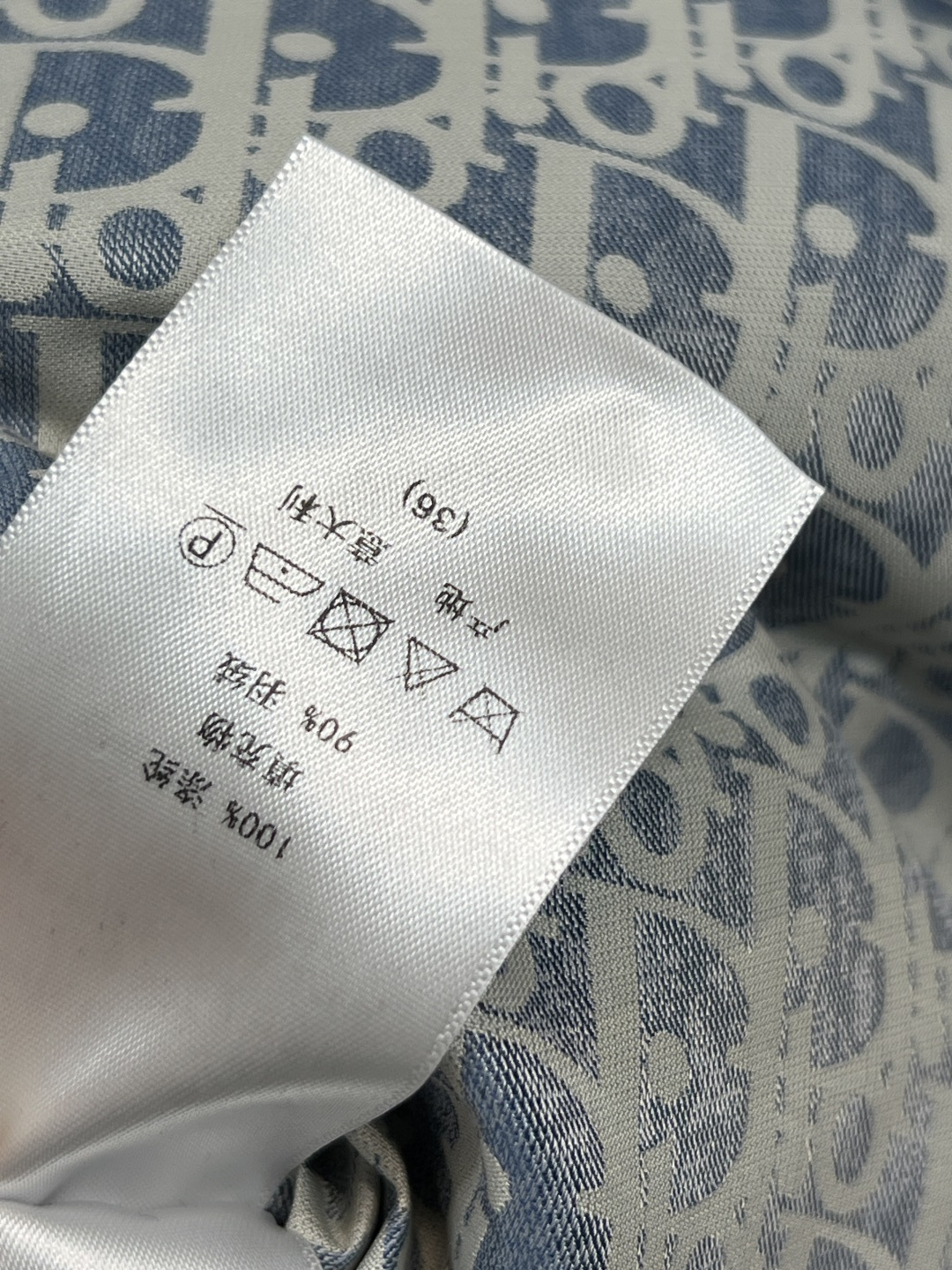 D家 25秋冬新款 D字母提花立领羽绒服 经典老花提花面料+小蜜蜂刺绣 品牌感满满！背面有Christi