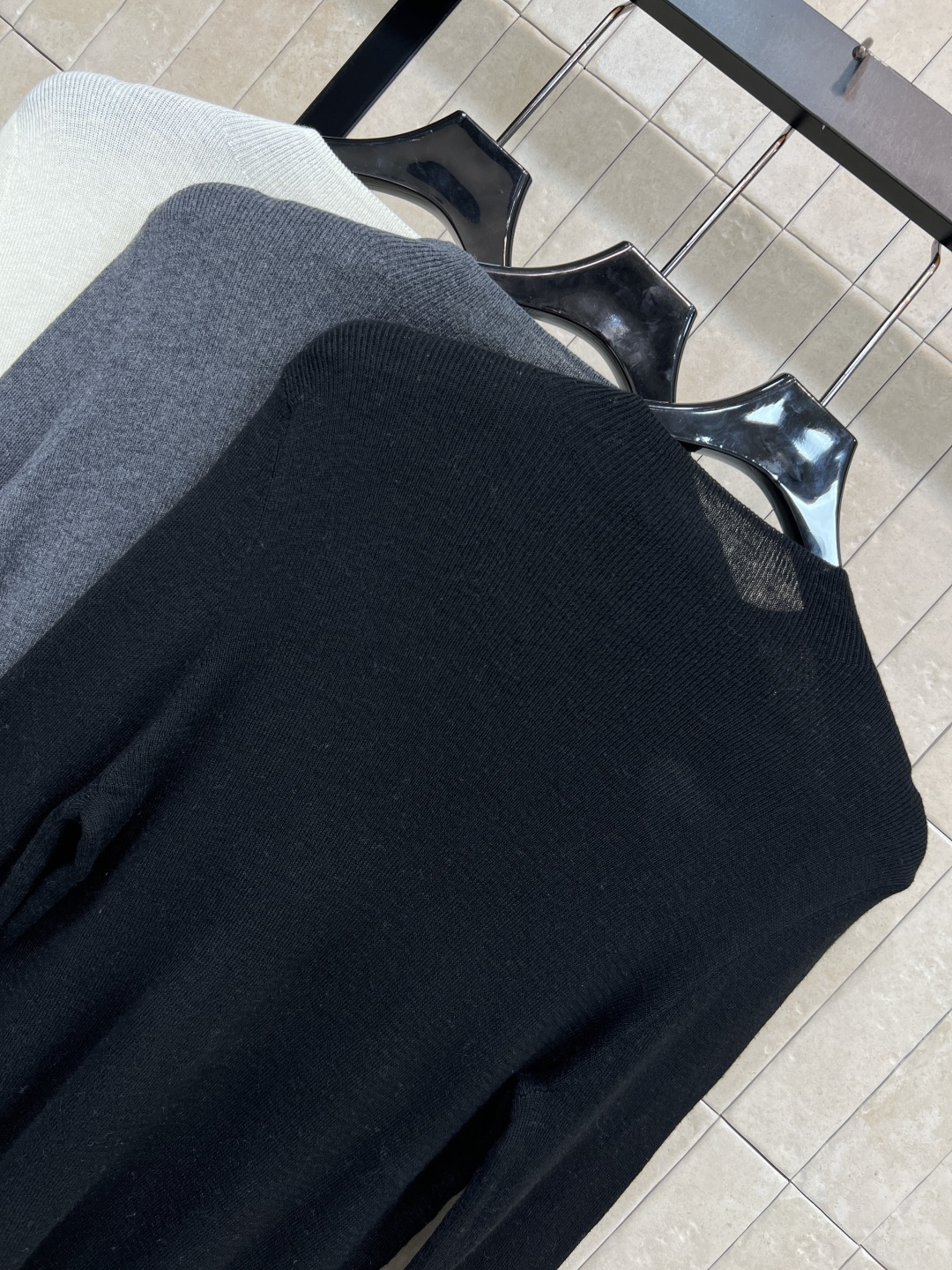 LW家 25秋冬新款 羊毛针袖打底衫 采用超细羊毛材质，柔软亲肤 秋冬穿超舒服！半高领设计保暖又显气质 