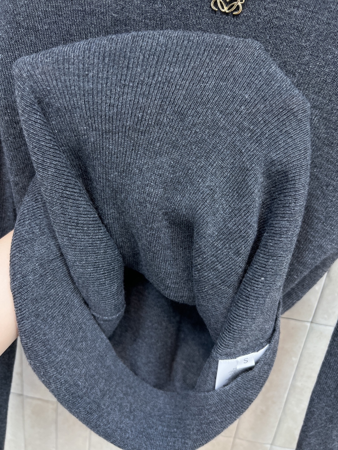 LW家 25秋冬新款 羊毛针袖打底衫 采用超细羊毛材质，柔软亲肤 秋冬穿超舒服！半高领设计保暖又显气质 