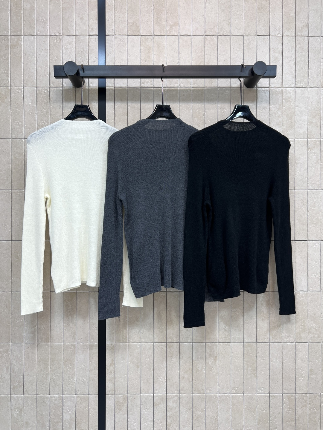 LW家 25秋冬新款 羊毛针袖打底衫 采用超细羊毛材质，柔软亲肤 秋冬穿超舒服！半高领设计保暖又显气质 