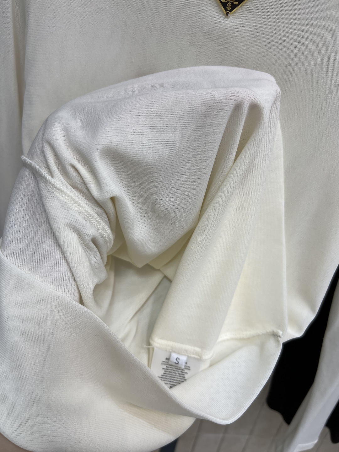 PD家 25秋冬新款 三角标高领打底衫 柔软面料贴肤舒适 秋冬穿超合适！高领设计保暖又修饰颈部线条 显瘦