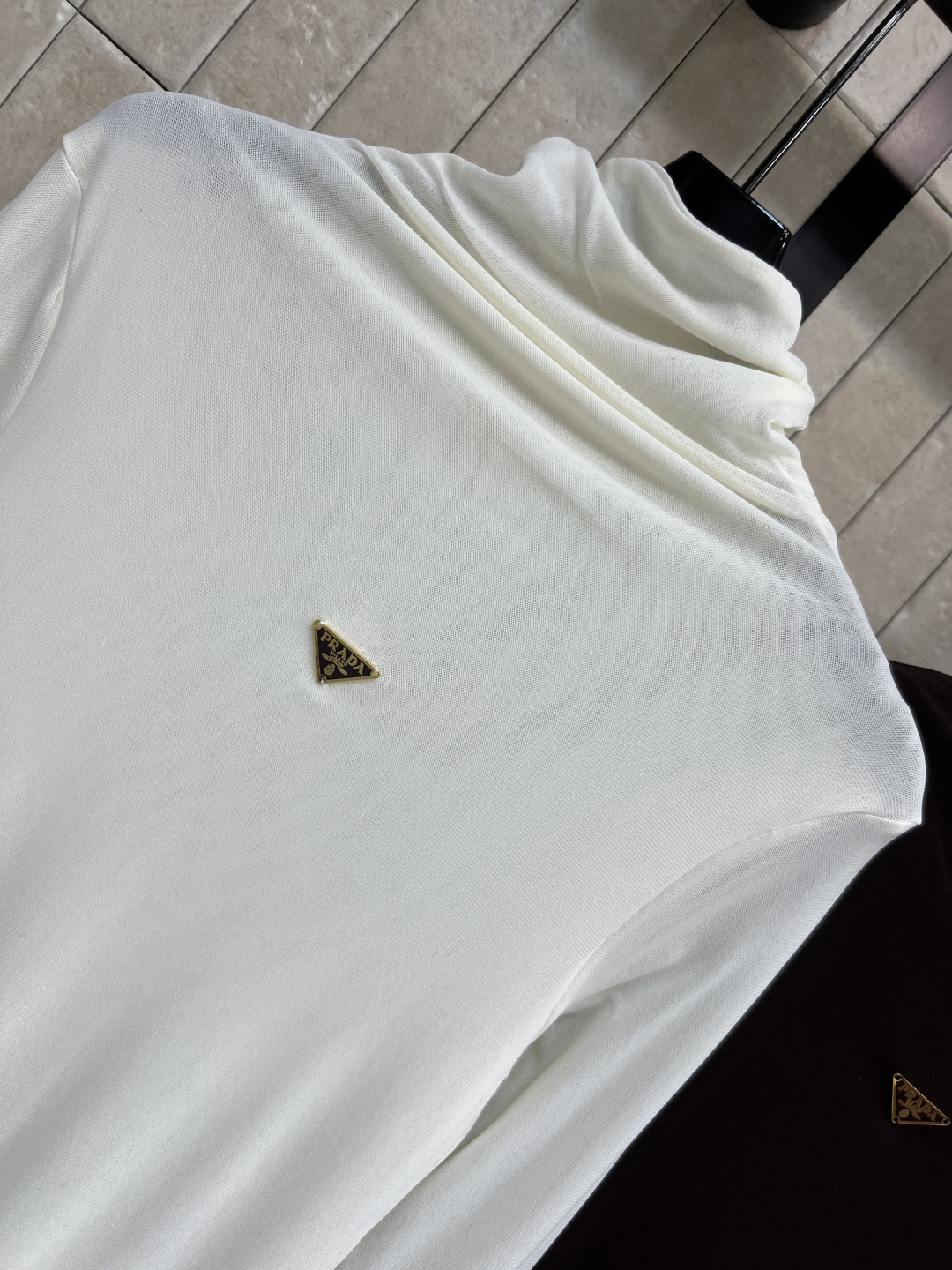 PD家 25秋冬新款 三角标高领打底衫 柔软面料贴肤舒适 秋冬穿超合适！高领设计保暖又修饰颈部线条 显瘦