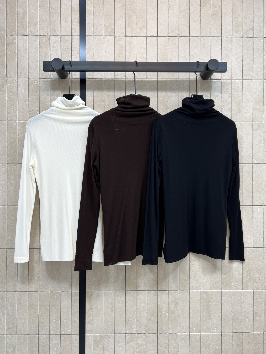 PD家 25秋冬新款 三角标高领打底衫 柔软面料贴肤舒适 秋冬穿超合适！高领设计保暖又修饰颈部线条 显瘦