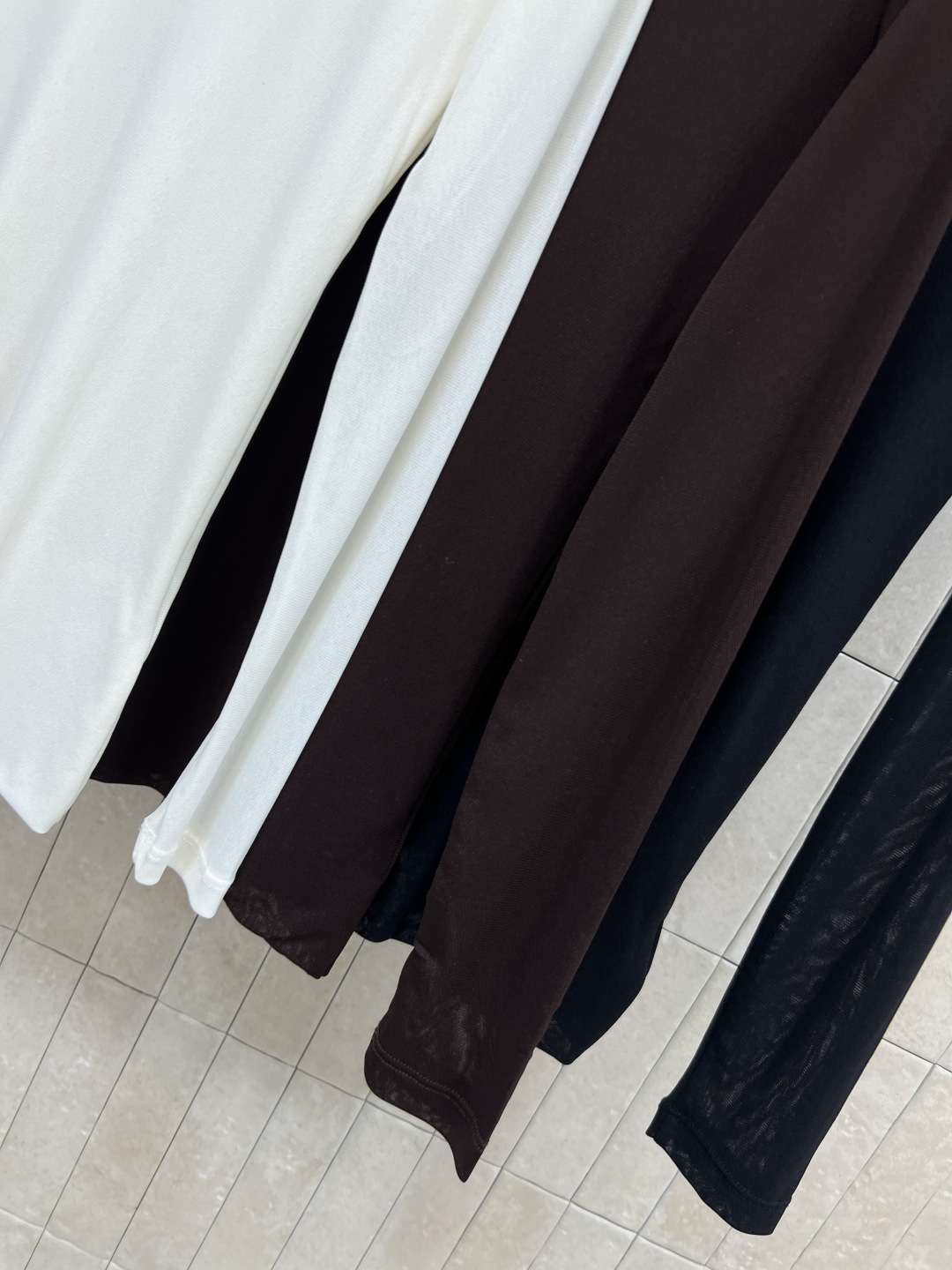 PD家 25秋冬新款 三角标高领打底衫 柔软面料贴肤舒适 秋冬穿超合适！高领设计保暖又修饰颈部线条 显瘦