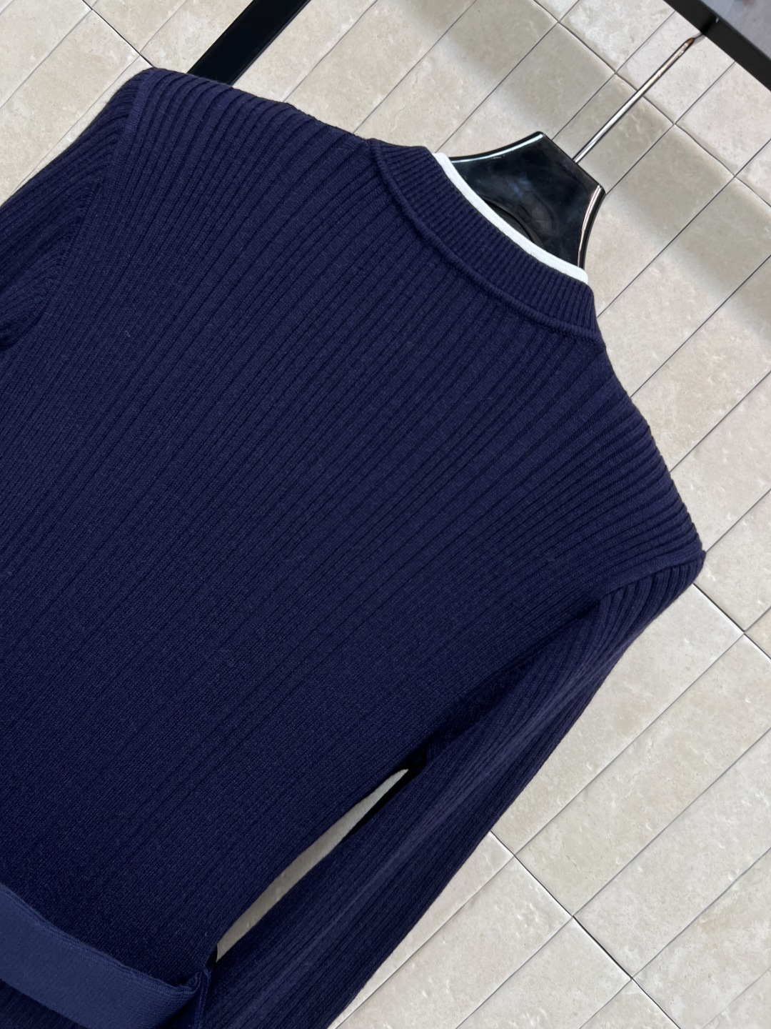 Self 25秋冬新款 暮色蓝拼接连衣裙 修身收腰+蓬松大裙摆 优雅复古气质满分 金属纽扣和腰部装饰细节