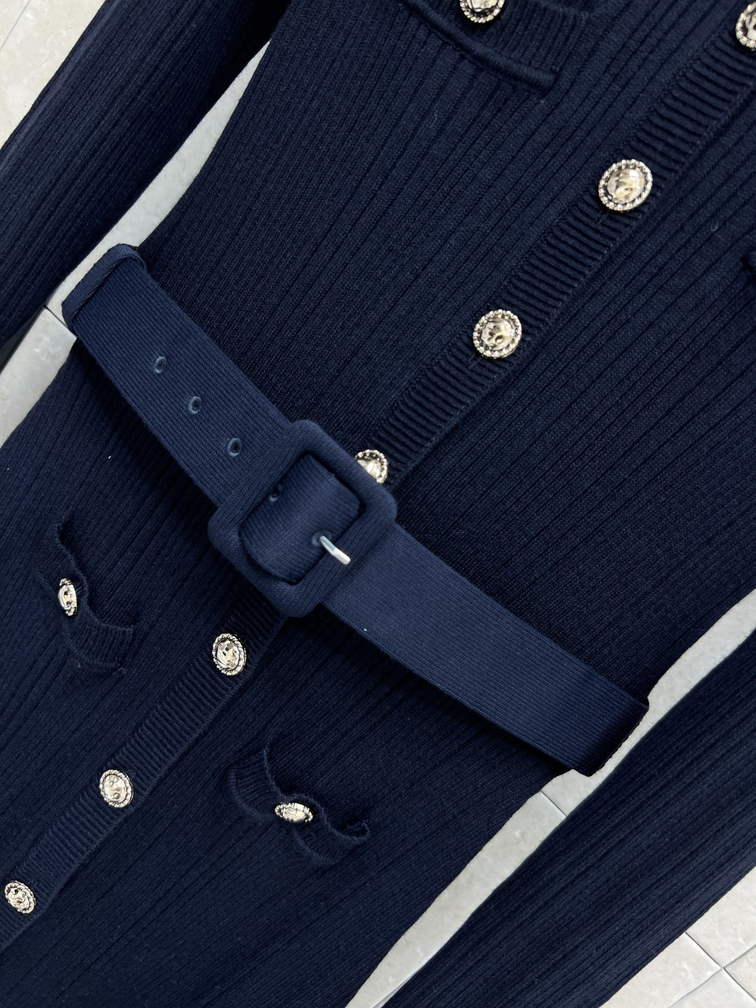 Self 25秋冬新款 藏蓝针织长款连衣裙 秋冬穿超舒服！立领+金色纽扣+腰带 复古小香风感满满 袖口白