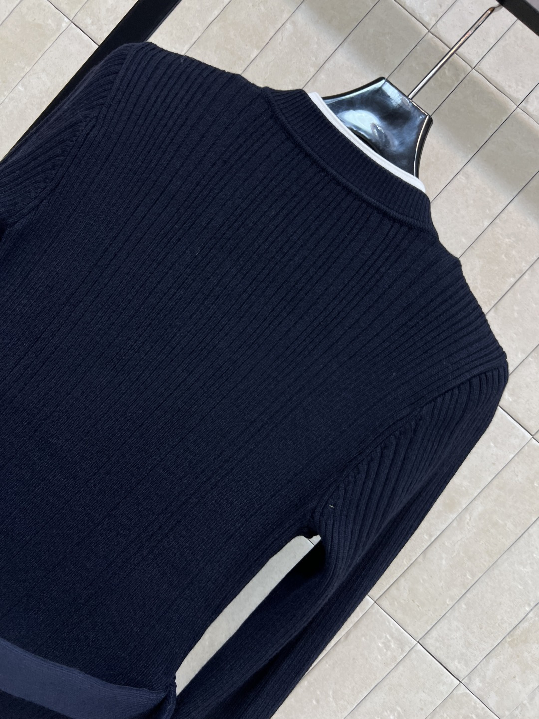 Self 25秋冬新款 藏蓝针织长款连衣裙 秋冬穿超舒服！立领+金色纽扣+腰带 复古小香风感满满 袖口白