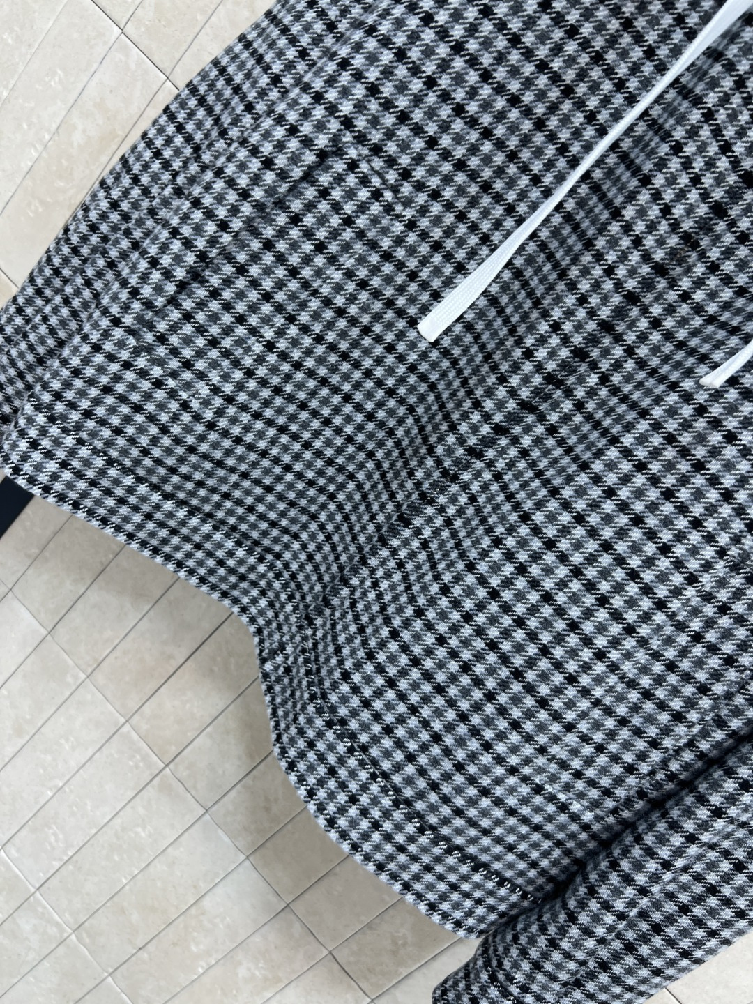 MIu家 25秋冬新款 连帽双面穿夹克外套 可拆卸连帽翻领设计 一面千鸟格毛呢面料 一面经典卡其色风衣面