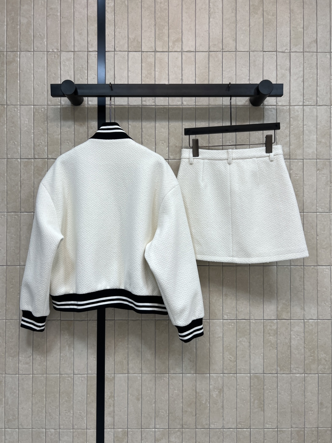 小香家 25秋冬新款 刺绣双C棒球服套装 软花呢棒球服+短A半裙 撞色条纹+黑色双C刺绣 经典又时髦！螺