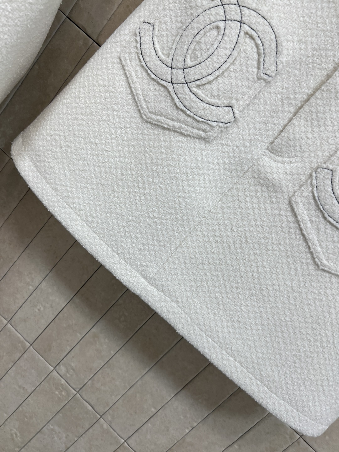 小香家 25秋冬新款 刺绣双C棒球服套装 软花呢棒球服+短A半裙 撞色条纹+黑色双C刺绣 经典又时髦！螺