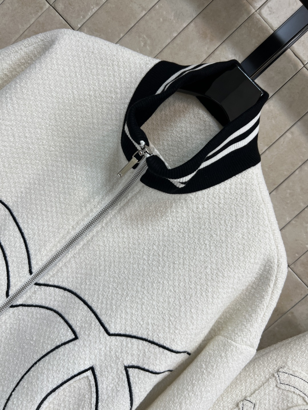 小香家 25秋冬新款 刺绣双C棒球服套装 软花呢棒球服+短A半裙 撞色条纹+黑色双C刺绣 经典又时髦！螺