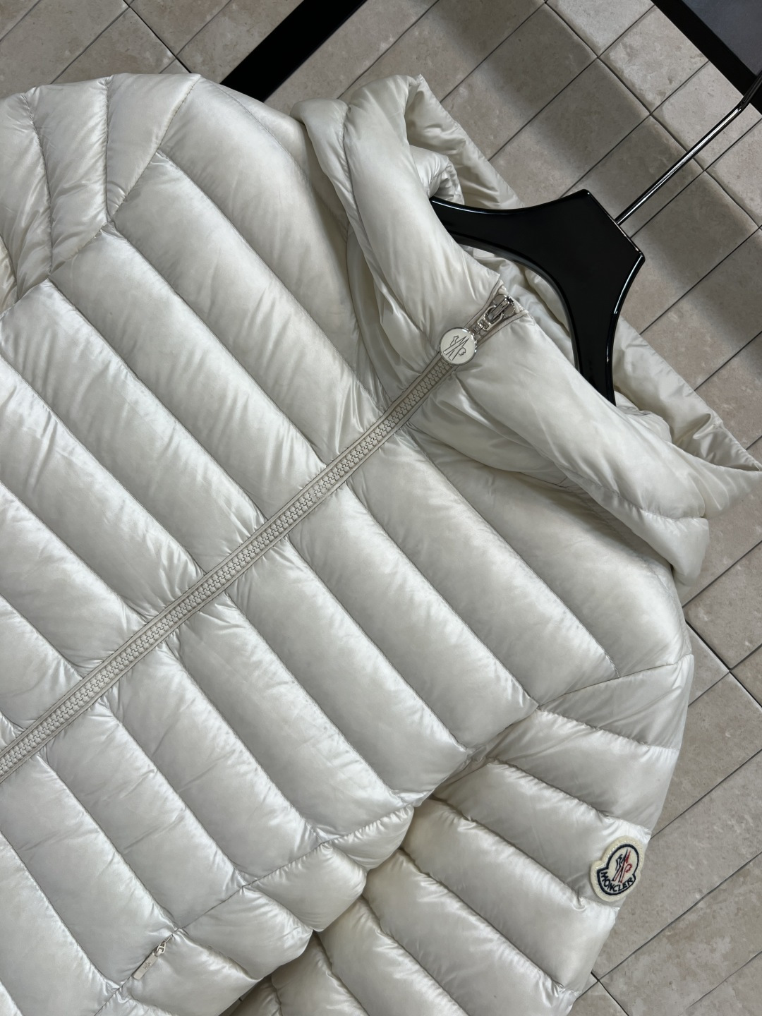 M家 25秋冬新款 连帽薄款羽绒服 国标90白鸭绒填充 保暖性极佳轻薄不臃肿 休闲时尚百搭单品 重工横条