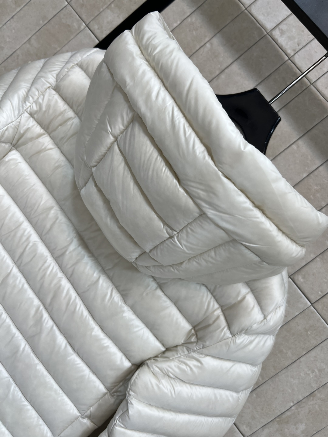 M家 25秋冬新款 连帽薄款羽绒服 国标90白鸭绒填充 保暖性极佳轻薄不臃肿 休闲时尚百搭单品 重工横条