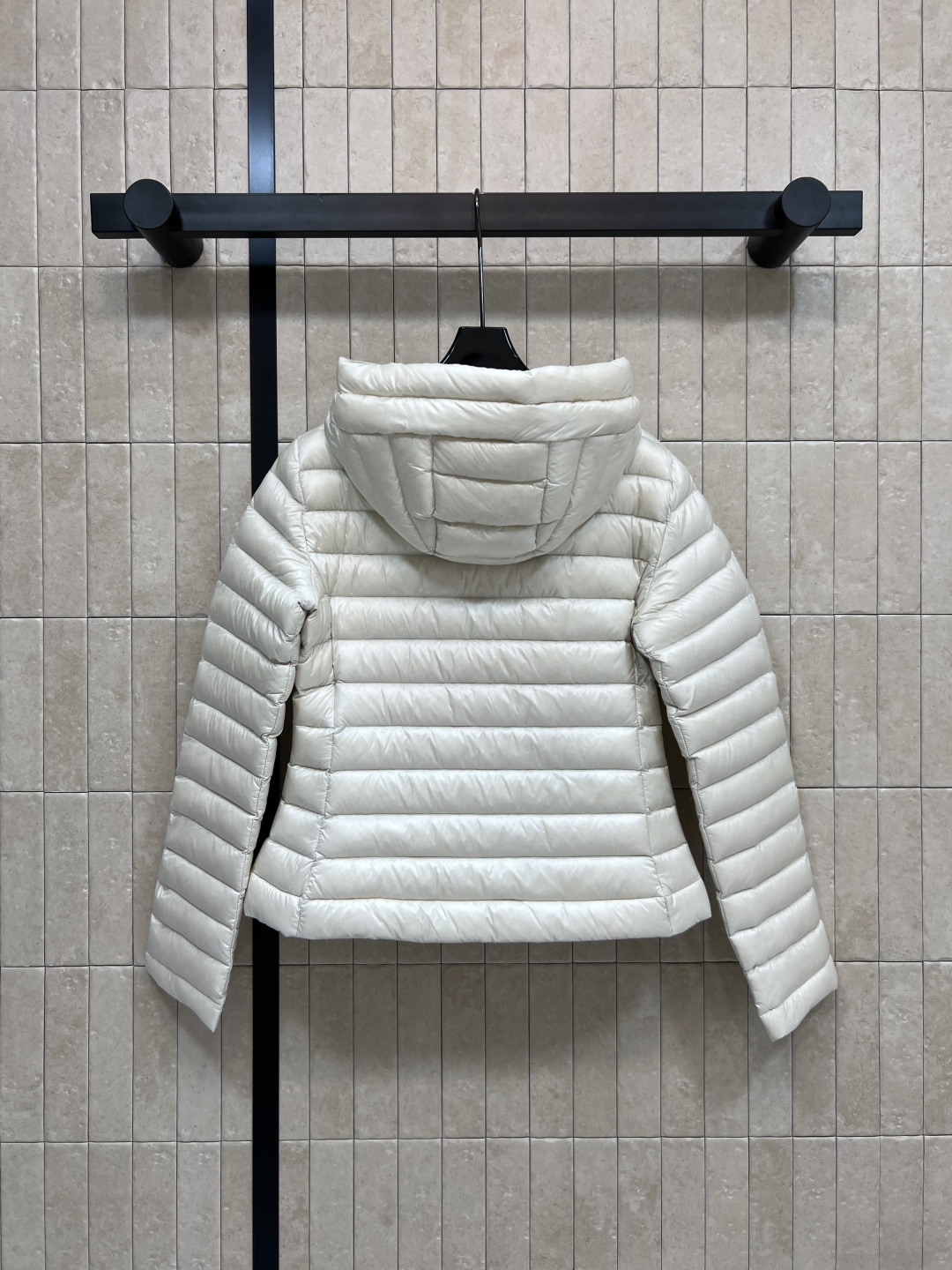 M家 25秋冬新款 连帽薄款羽绒服 国标90白鸭绒填充 保暖性极佳轻薄不臃肿 休闲时尚百搭单品 重工横条