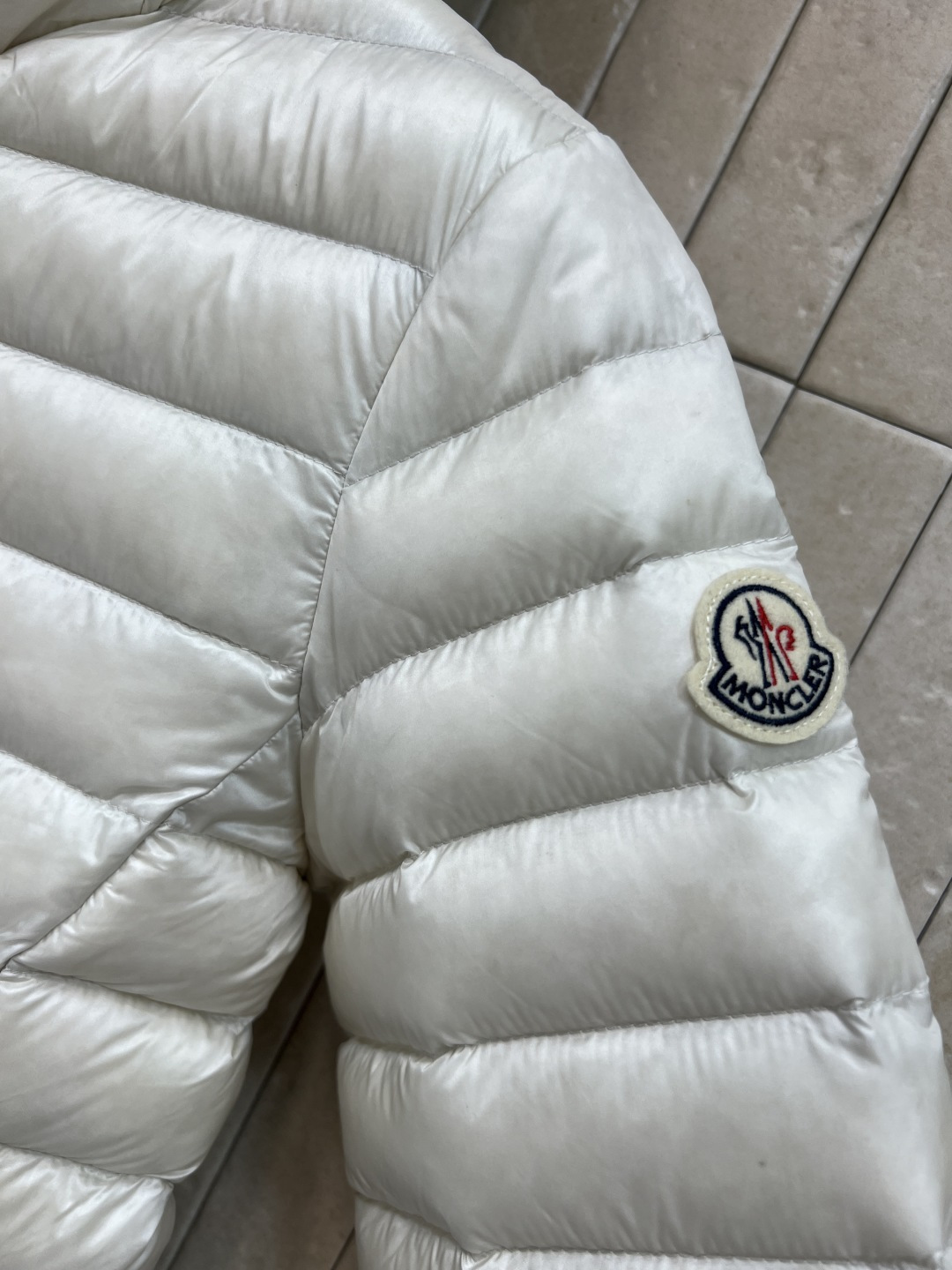 M家 25秋冬新款 连帽薄款羽绒服 国标90白鸭绒填充 保暖性极佳轻薄不臃肿 休闲时尚百搭单品 重工横条