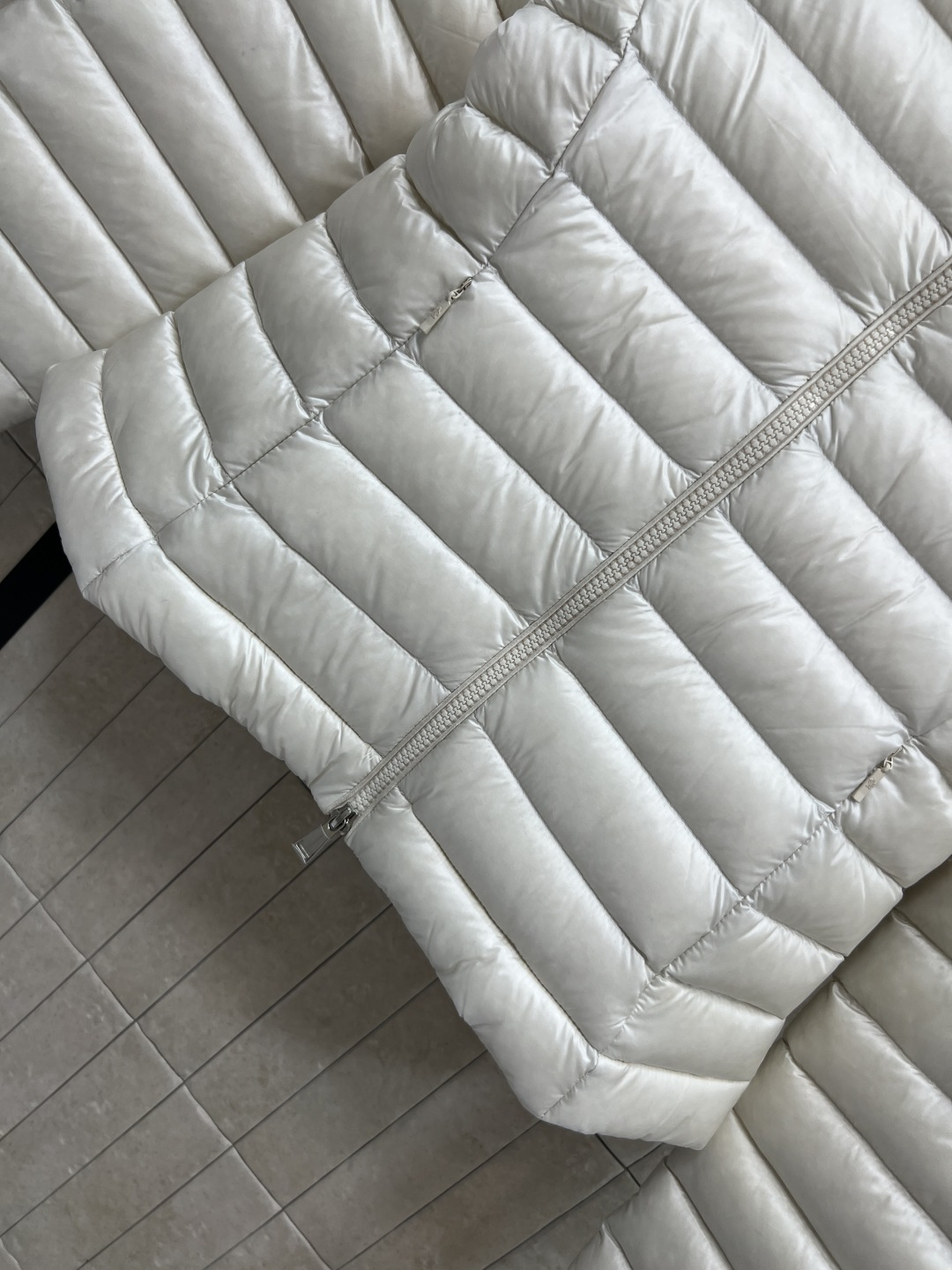 M家 25秋冬新款 连帽薄款羽绒服 国标90白鸭绒填充 保暖性极佳轻薄不臃肿 休闲时尚百搭单品 重工横条