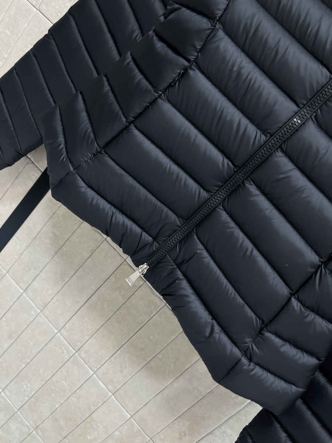 M家 25秋冬新款 连帽薄款羽绒服 国标90白鸭绒填充 保暖性极佳轻薄不臃肿 休闲时尚百搭单品 重工横条