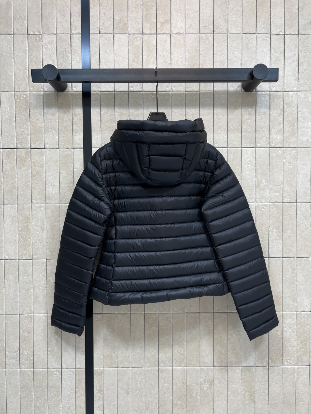 M家 25秋冬新款 连帽薄款羽绒服 国标90白鸭绒填充 保暖性极佳轻薄不臃肿 休闲时尚百搭单品 重工横条