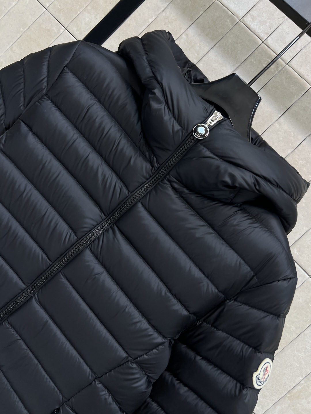 M家 25秋冬新款 连帽薄款羽绒服 国标90白鸭绒填充 保暖性极佳轻薄不臃肿 休闲时尚百搭单品 重工横条