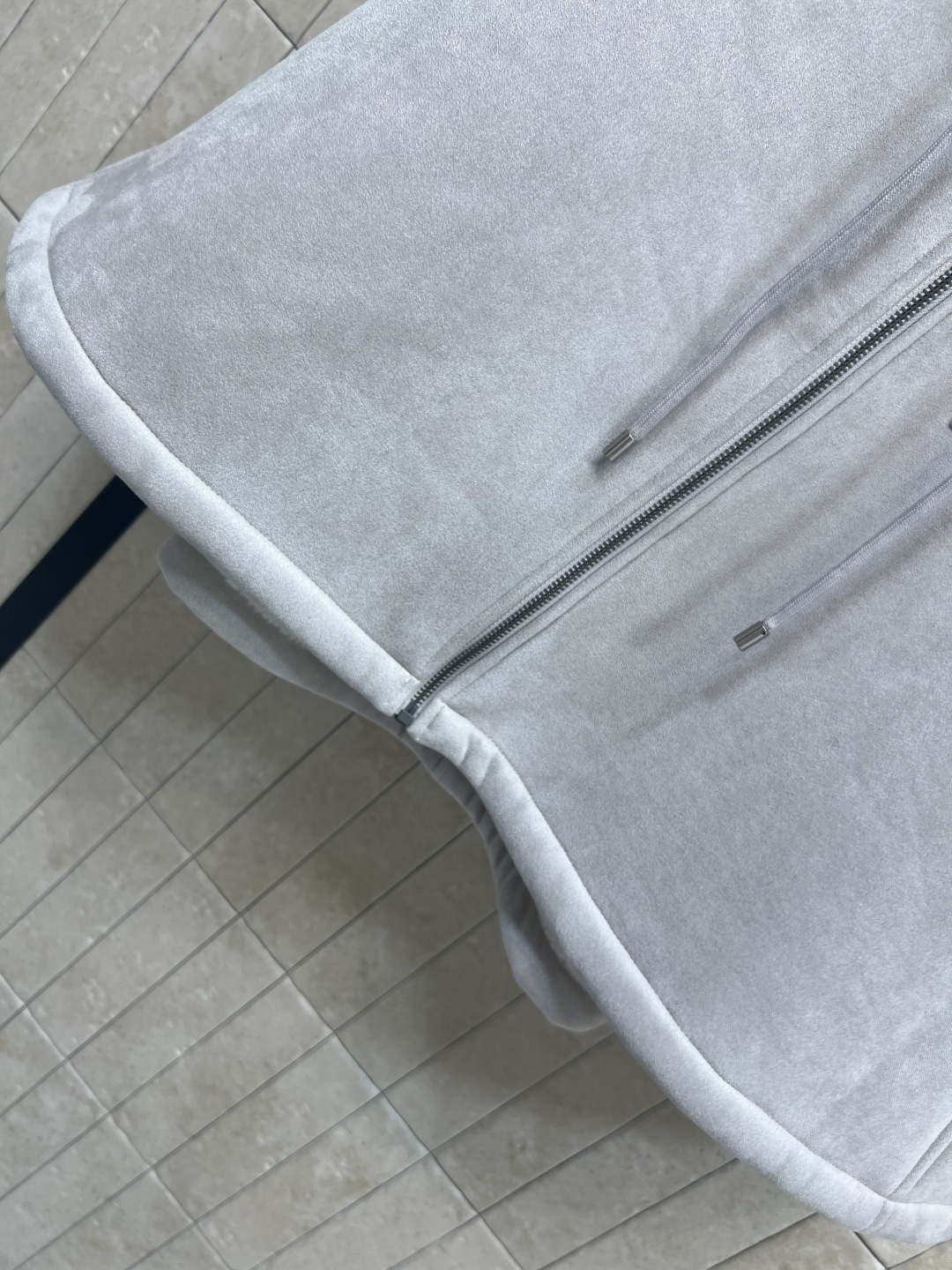 LW家 25秋冬新款 皮毛一体连帽斗篷马甲 毛绒绒的内里手感超级舒服 皮质软糯 秋冬穿超合适！宽松版型修