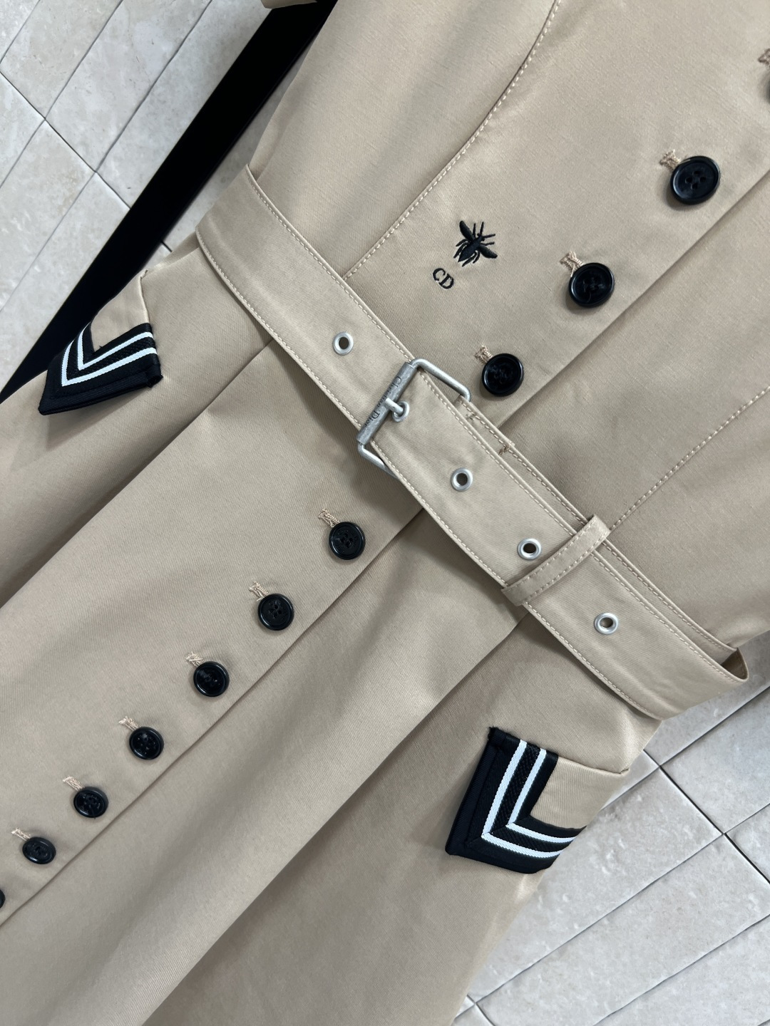 D家 26早春新款 立领条纹学院风连衣裙 简约又正式 短袖+白色条纹点缀 满满校园感！立领和袖口海军风条