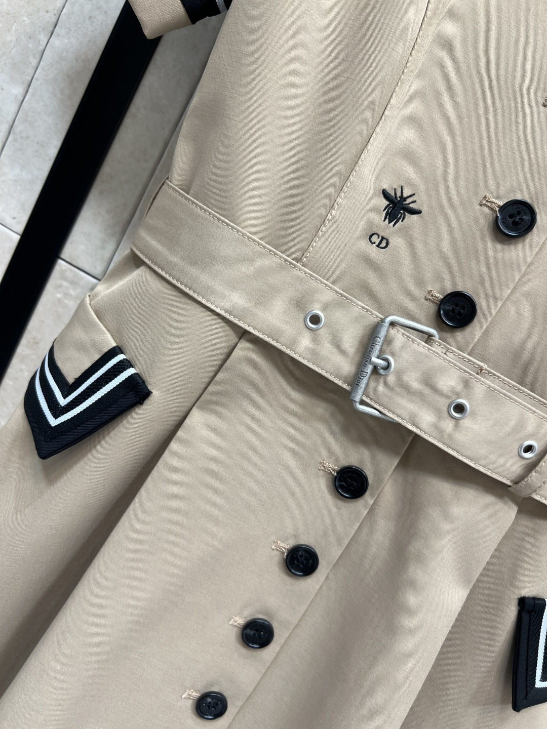 D家 26早春新款 立领条纹学院风连衣裙 简约又正式 短袖+白色条纹点缀 满满校园感！立领和袖口海军风条