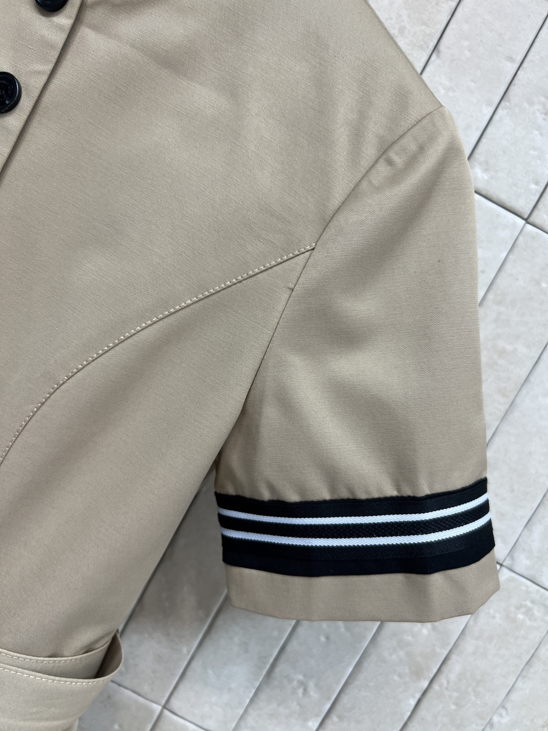 D家 26早春新款 立领条纹学院风连衣裙 简约又正式 短袖+白色条纹点缀 满满校园感！立领和袖口海军风条