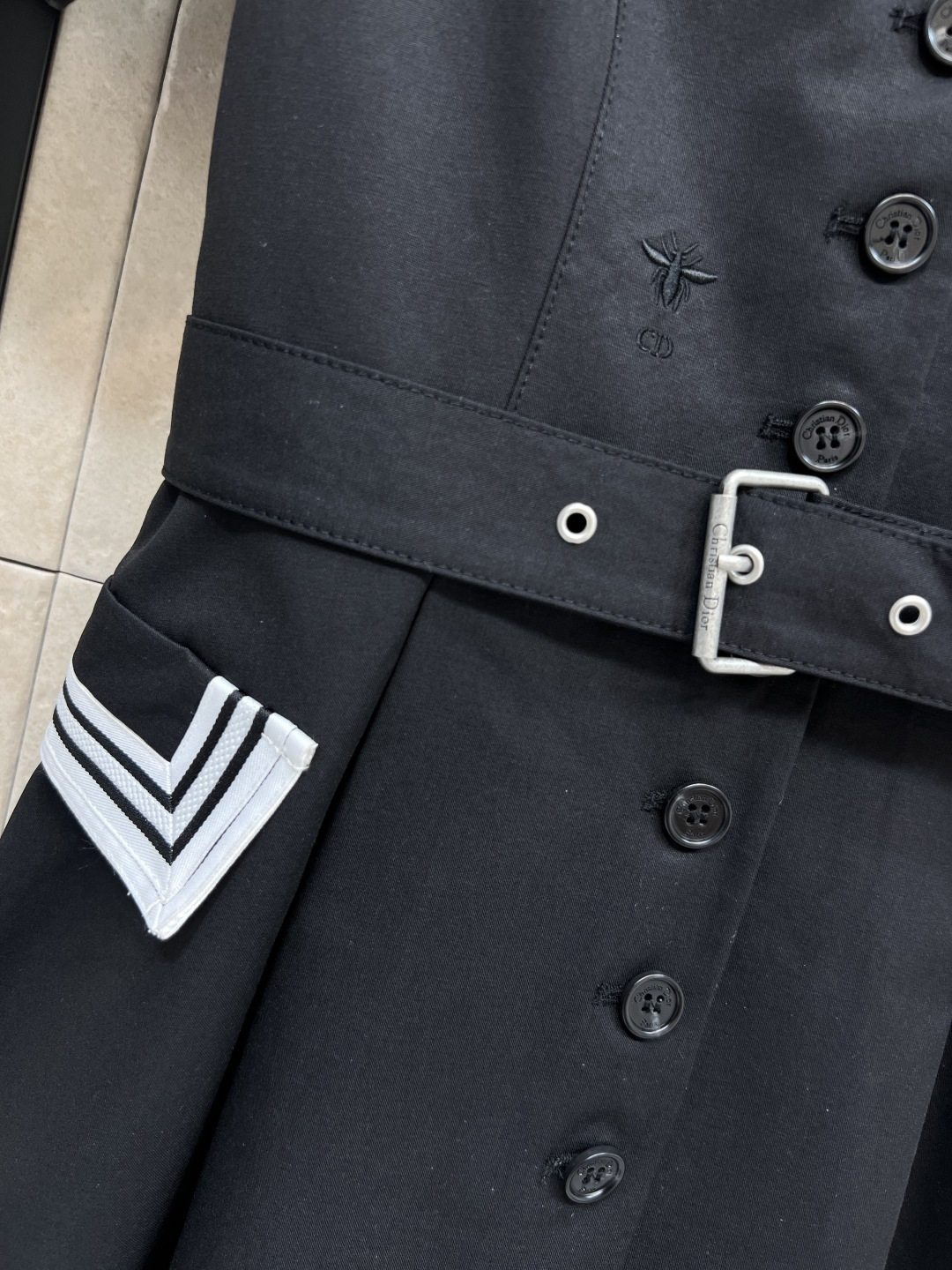 D家 26早春新款 立领条纹学院风连衣裙 简约又正式 短袖+白色条纹点缀 满满校园感！立领和袖口海军风条